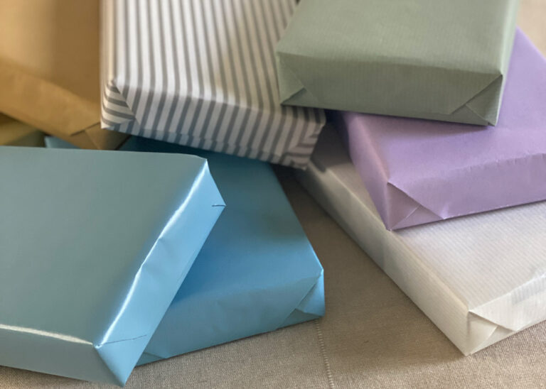 Presentpapper i hög